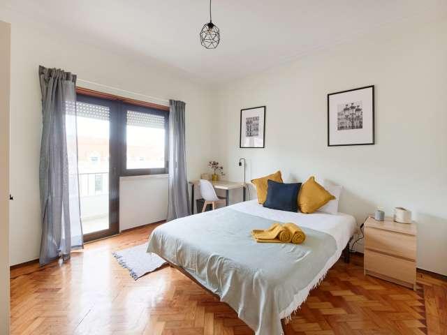 Quarto em apartamento compartilhado com 8 quartos, Lisboa