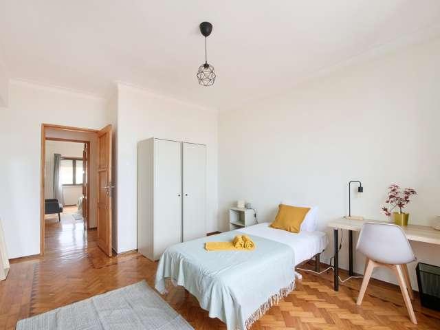 Quarto em apartamento compartilhado com 8 quartos, Lisboa