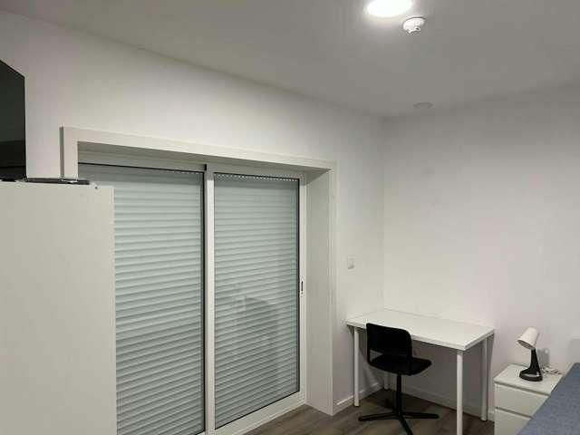Quarto em apartamento compartilhado com 8 quartos para alugar no Porto