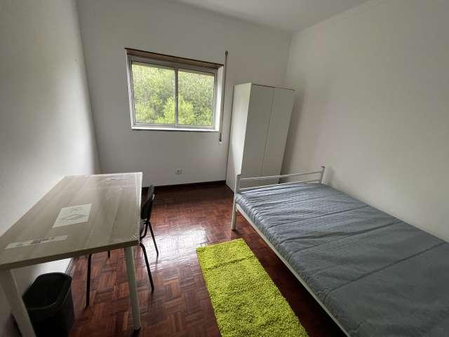 Quarto em apartamento compartilhado com 9 quartos em Coimbra