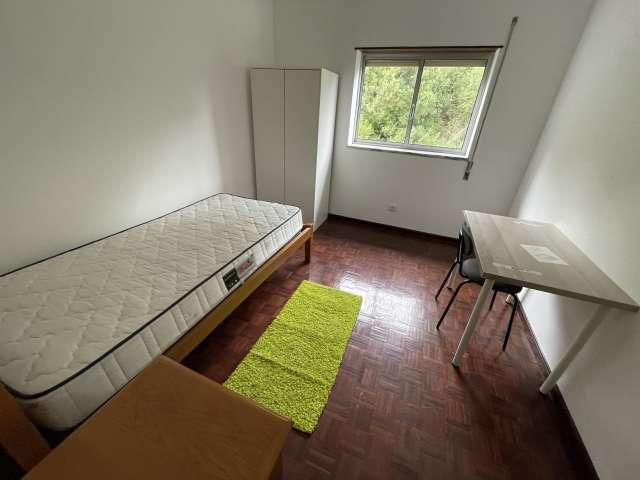 Quarto em apartamento compartilhado com 9 quartos em Coimbra