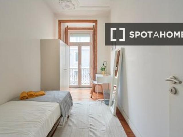 Quarto em apartamento compartilhado com 9 quartos, Lisboa