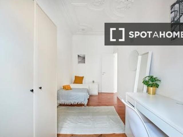 Quarto em apartamento compartilhado com 9 quartos, Lisboa