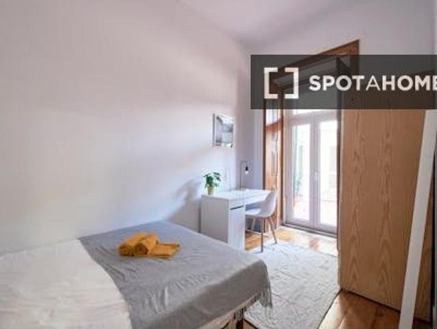 Quarto em apartamento compartilhado com 9 quartos, Lisboa