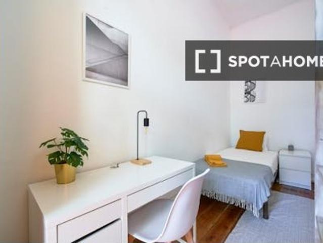 Quarto em apartamento compartilhado com 9 quartos, Lisboa
