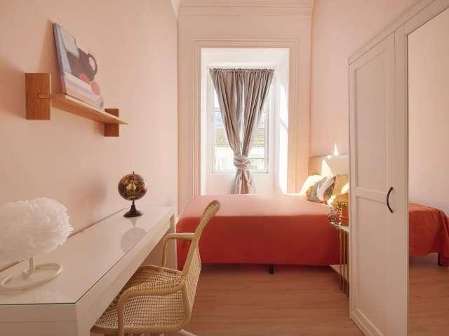 Quarto em apartamento compartilhado com 9 quartos, Lisboa