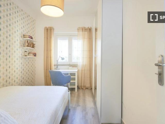 Quarto em apartamento compartilhado de 4 quartos em Amadora, Lisboa