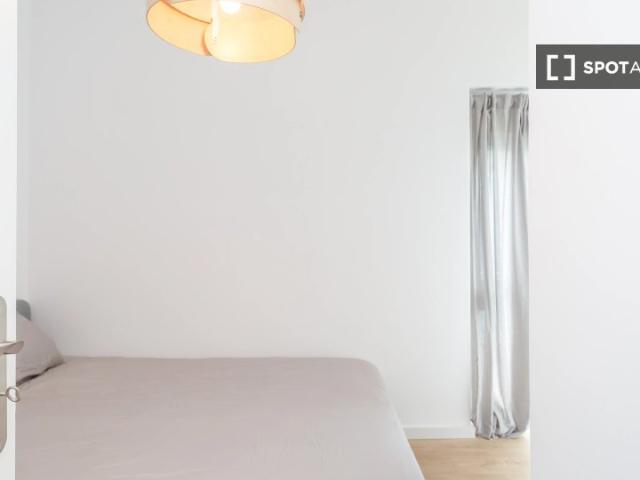 Quarto em apartamento compartilhado de 5 quartos, Sintra