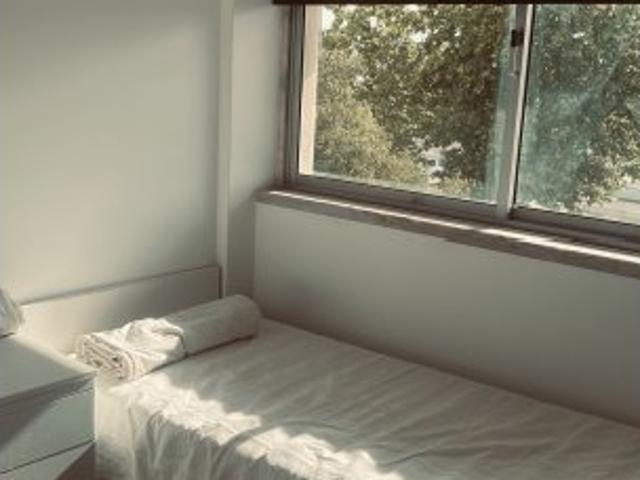 Quarto em apartamento compartilhado para alugar em Almada