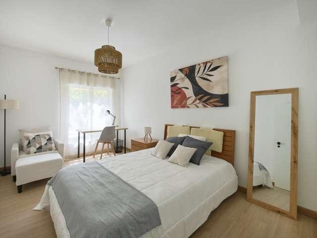 Quarto em apartamento compartilhado de 3 quartos em Lisboa