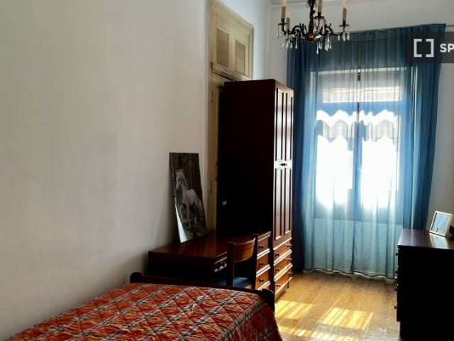 Quarto em apartamento compartilhado de 3 quartos para alugar no Porto