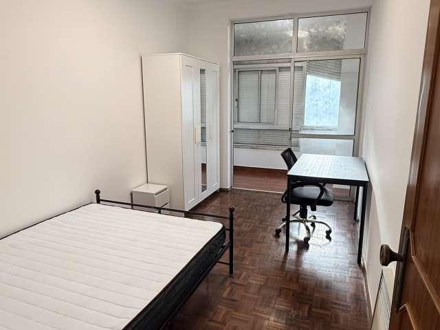 Quarto em apartamento compartilhado em Almada