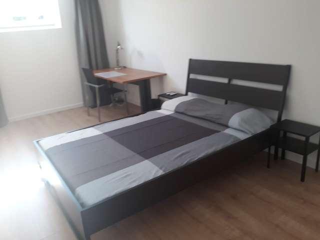 Quarto em apartamento compartilhado na Parede