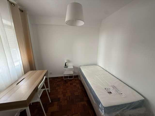 Quarto em apartamento compartilhado para alugar em Coimbra