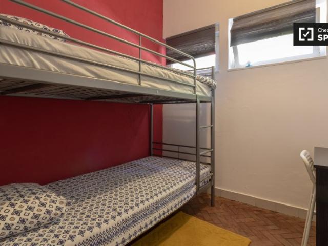 Quarto em apartamento compartilhado para alugar em Oeiras