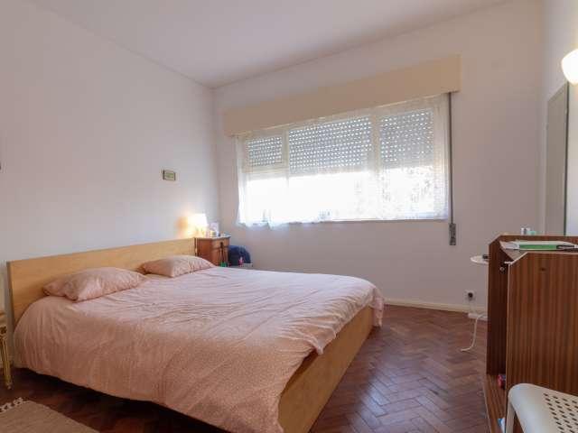 Quarto em apartamento compartilhado para alugar em Oeiras