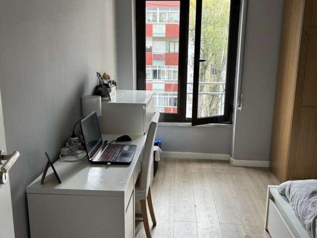 Quarto em apartamento compartilhado para alugar em Oeiras