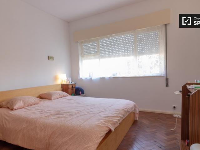 Quarto em apartamento compartilhado para alugar em Oeiras