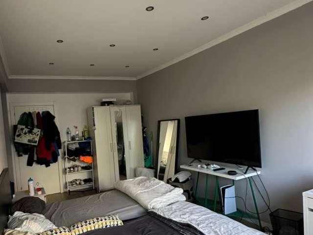 Quarto em apartamento compartilhado para alugar em Oeiras