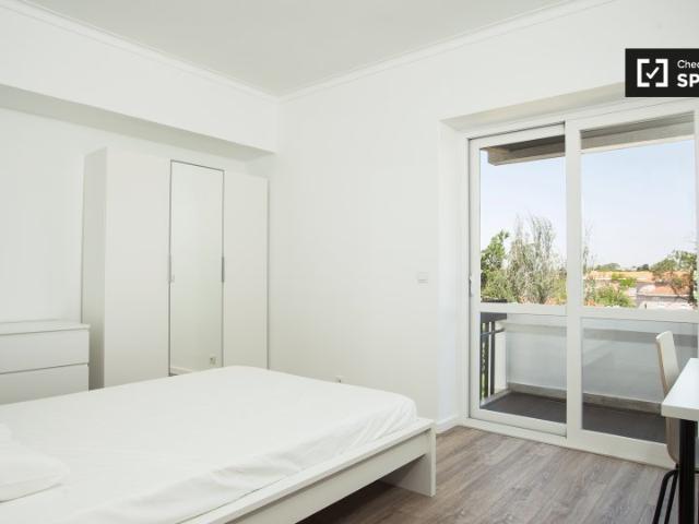 Quarto em apartamento de 7 quartos para alugar em Alvalade, Lisboa