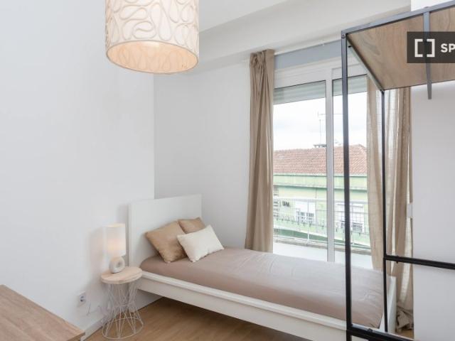Quarto em apartamento compartilhado de 5 quartos, Sintra