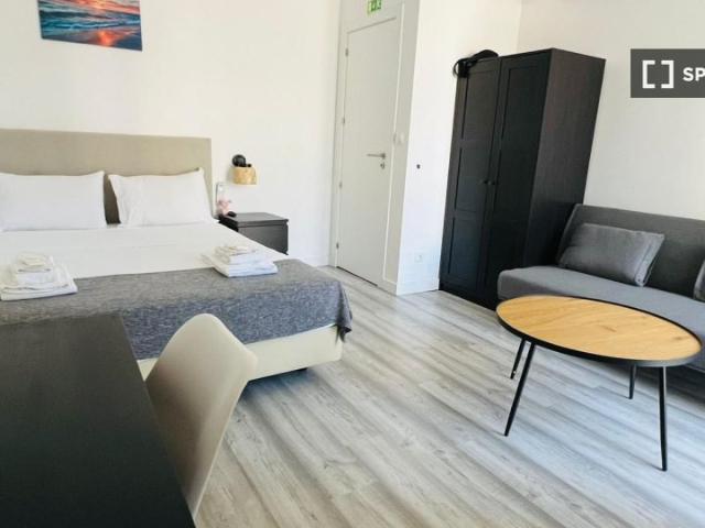 quarto em apartamento de 6 quartos em Arroios, Lisboa