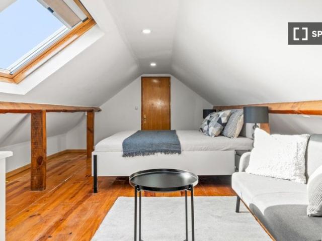 Quarto em apartamento de 8 quartos, Lisboa