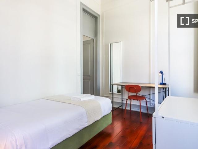 Quarto em apartamento partilhado com 6 quartos, Lisboa
