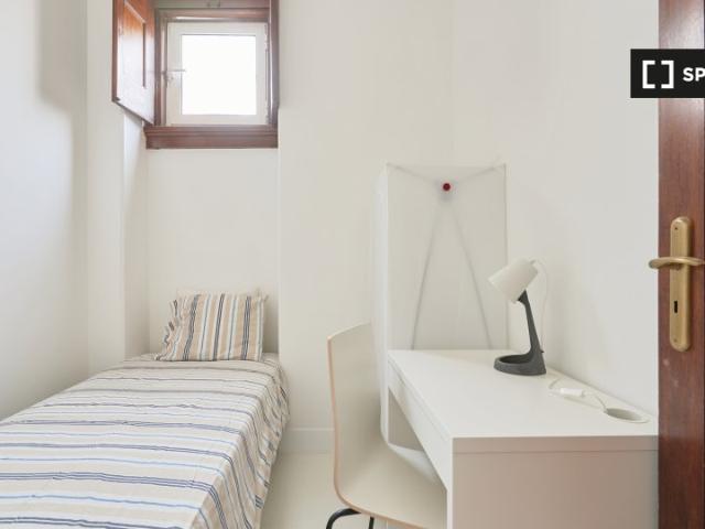 Quarto em apartamento partilhado com 9 quartos para alugar, Lisboa