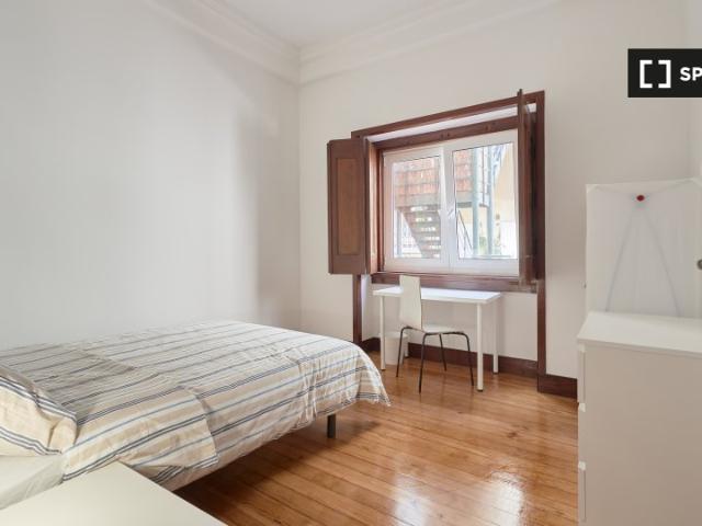 Quarto em apartamento partilhado com 9 quartos para alugar, Lisboa