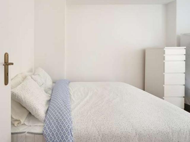 Quarto em apartamento partilhado com 9 quartos para alugar, Lisboa