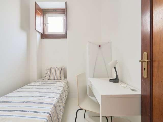Quarto em apartamento partilhado com 9 quartos para alugar, Lisboa