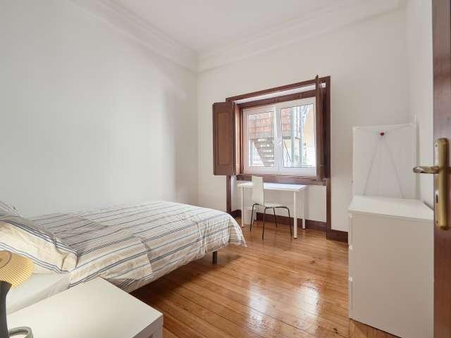 Quarto em apartamento partilhado com 9 quartos para alugar, Lisboa