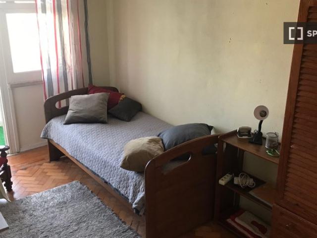 Quarto em apartamento partilhado de 4 quartos para alugar em Cascais