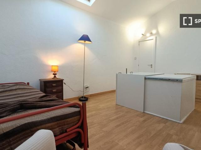 Quarto em apartamento partilhado de 4 quartos para alugar em Cascais
