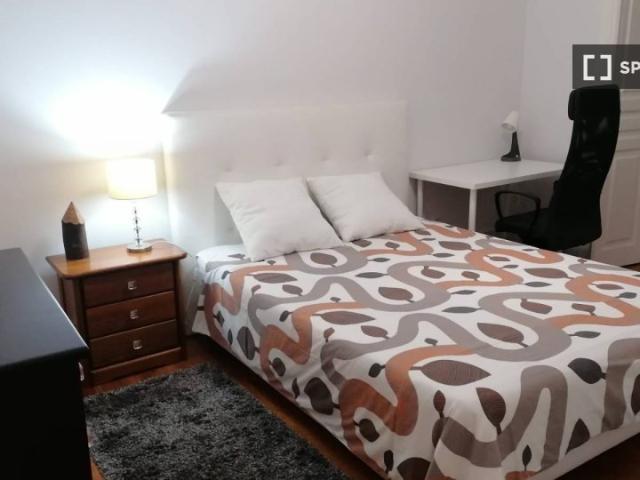 Quarto em apartamento partilhado de 4 quartos para alugar em Lisboa