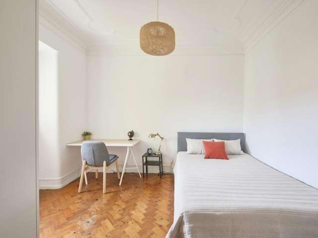 Quarto em apartamento partilhado de 4 quartos para alugar em Lisboa