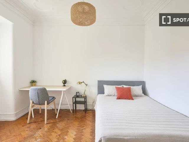 Quarto em apartamento partilhado de 4 quartos para alugar em Lisboa