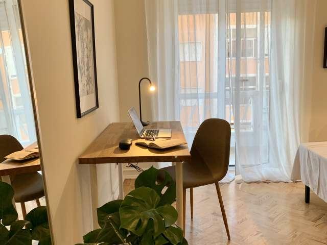 Quarto em apartamento partilhado de 4 quartos para alugar na Amadora