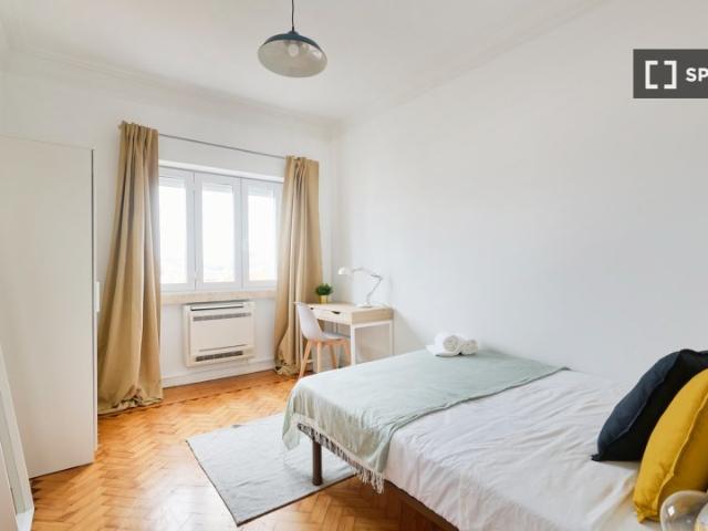 Quarto em apartamento partilhado de 5 quartos para alugar, Lisboa