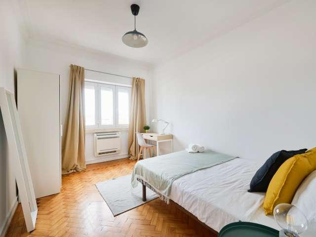 Quarto em apartamento partilhado de 5 quartos para alugar, Lisboa