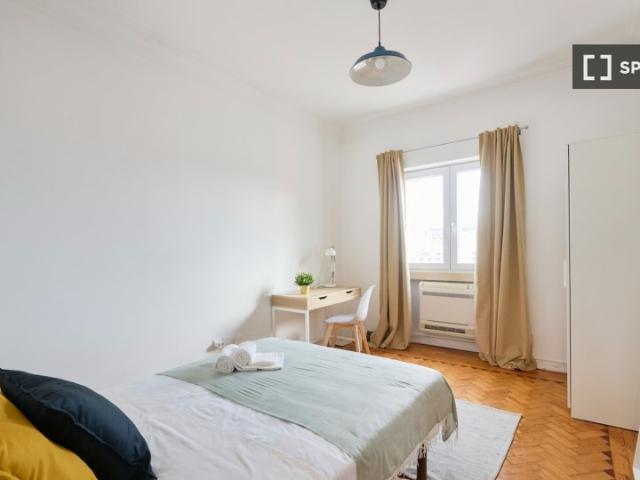 Quarto em apartamento partilhado de 5 quartos para alugar, Lisboa