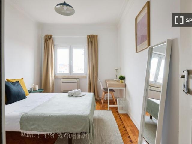 Quarto em apartamento partilhado de 5 quartos para alugar, Lisboa