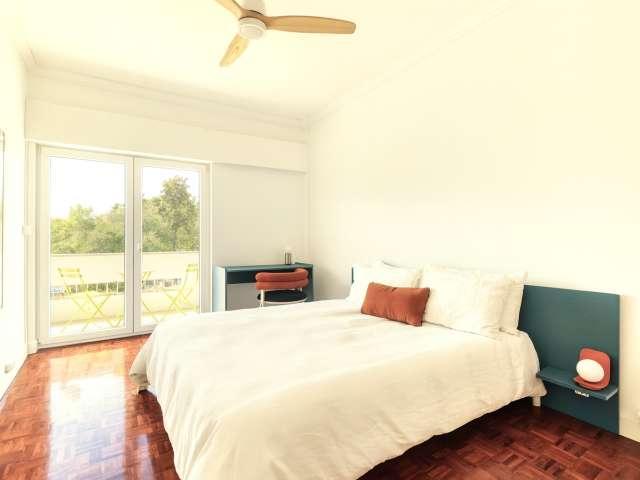 Quarto em apartamento partilhado de 5 quartos para alugar, Lisboa