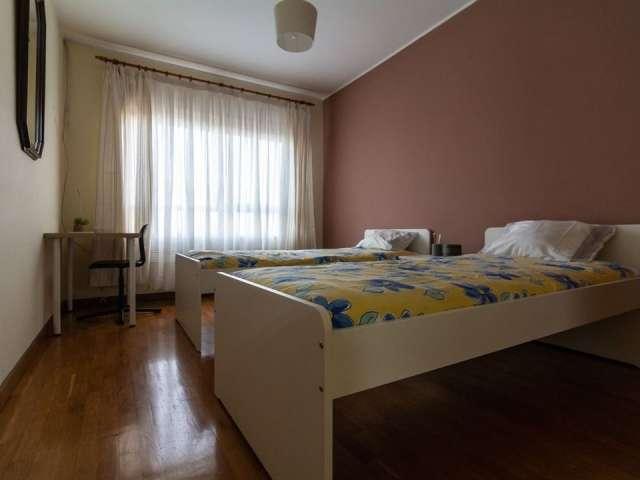 Quarto em apartamento partilhado de 5 quartos para alugar no Porto