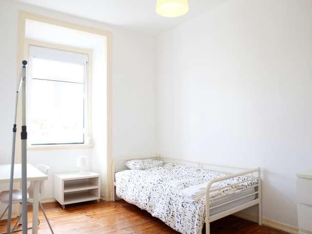 Quarto em apartamento partilhado de 6 quartos, Lisboa
