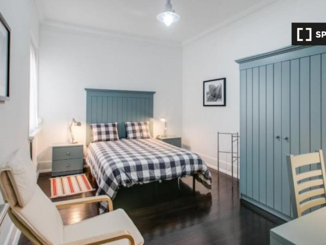 Quarto em apartamento partilhado de 6 quartos para alugar em Lisboa