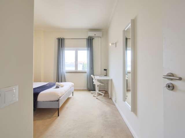 Quarto em apartamento partilhado de 7 quartos para alugar em Lisboa