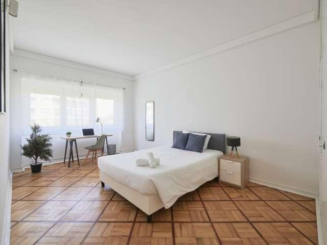 Quarto em apartamento partilhado de 7 quartos para alugar em Lisboa
