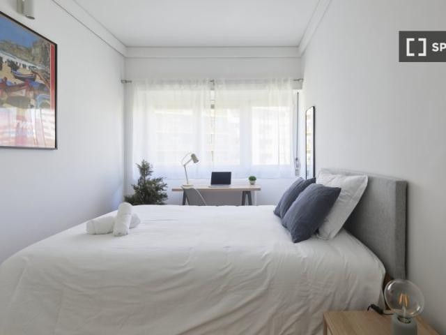 Quarto em apartamento partilhado de 7 quartos para alugar em Lisboa